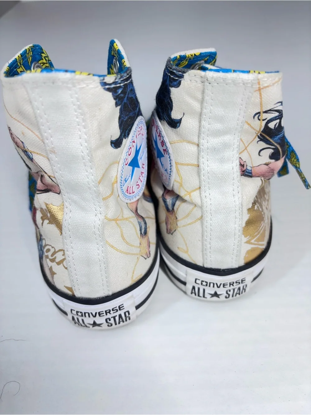 Wonder Woman High-Top Converse Sneakers Women’s 9 Men’s 7 Like New - Picture 3 of 11